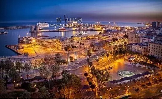8西班牙马拉加港口夜景